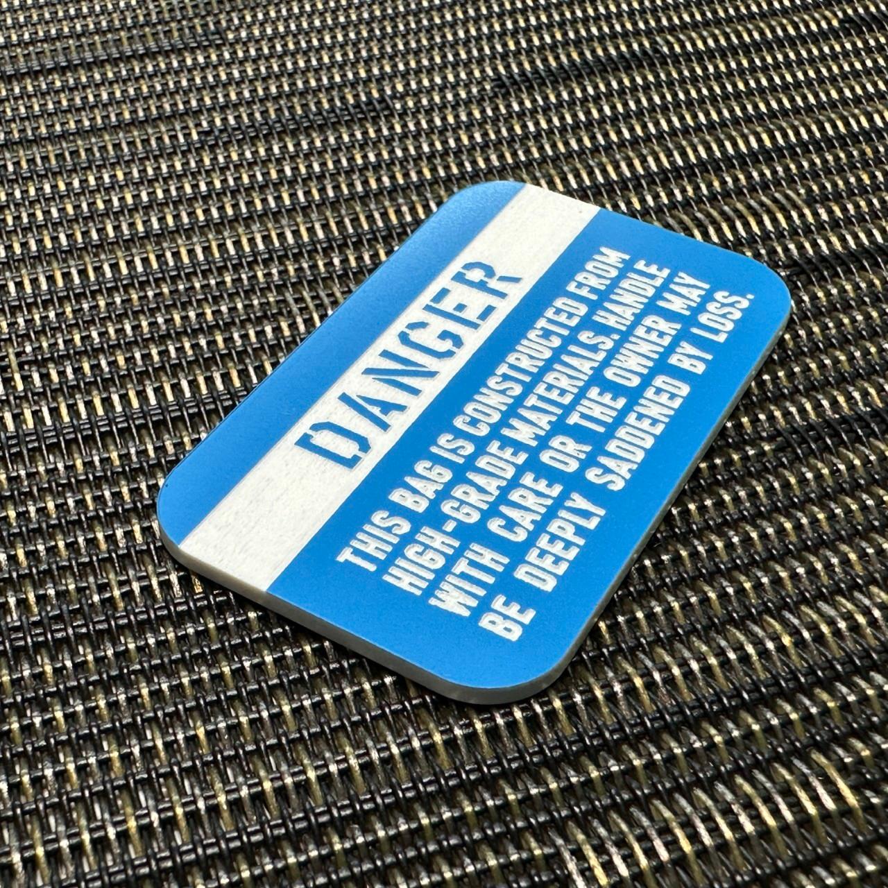 ◆ TUMIバッグ用◆ カスタムプレート DANGER ブルーｘホワイト ■ トゥミ レザーパッチ交換用 バッジ