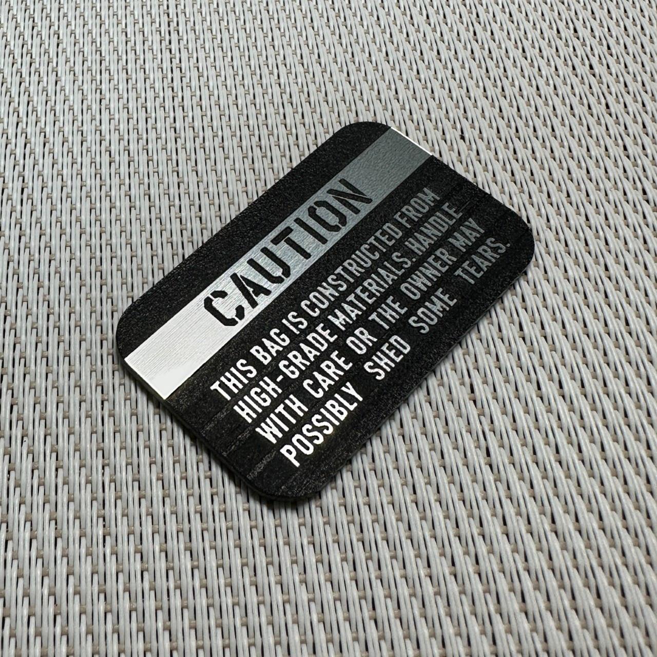 ◆ TUMIバッグ用◆ カスタムプレート CAUTION マットブラックx 銀 ■ トゥミ 交換用 アメリカ空軍 ラベル