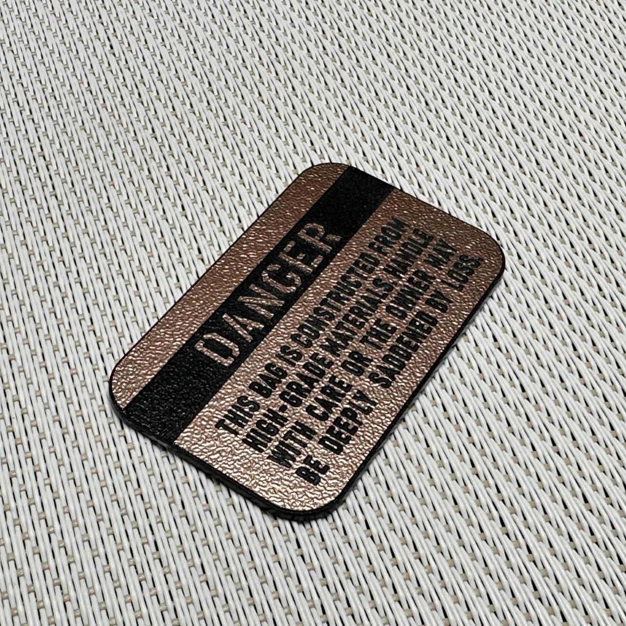 ◆ TUMIバッグ用◆ カスタムプレート DANGER カッパーｘブラック ■ トゥミ レザーパッチ交換用 バッジ